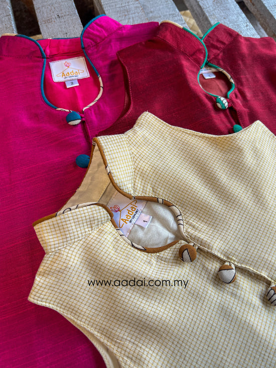 Trilochana - in dark red & green