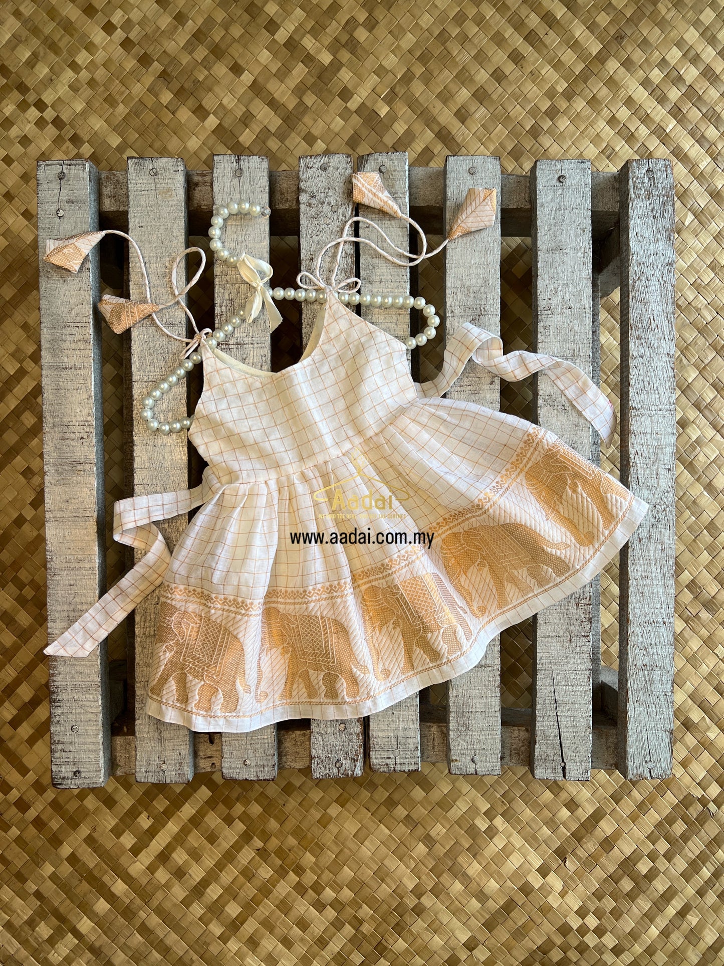 𝐕𝐢𝐬𝐡𝐯𝐚 𝐉𝐚𝐧𝐚𝐧𝐢 - String Dress