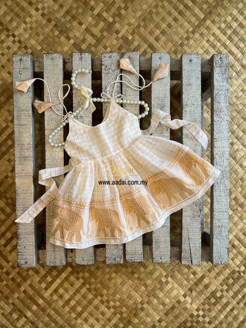 𝐕𝐢𝐬𝐡𝐯𝐚 𝐉𝐚𝐧𝐚𝐧𝐢 - String Dress